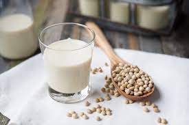 Làm sữa đậu nành nguyên chất không phụ gia bằng máy ép chậm tại nhà