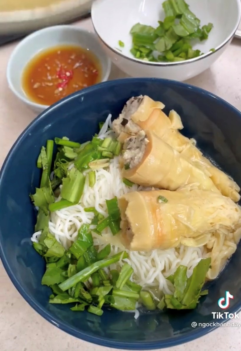 bua-toi-doi-vi-voi-bun-mang-moc-thanh-mat-healthy-tu-uc-ga bua-toi-doi-vi-voi-bun-mang-moc-thanh-mat-healthy-tu-uc-ga
