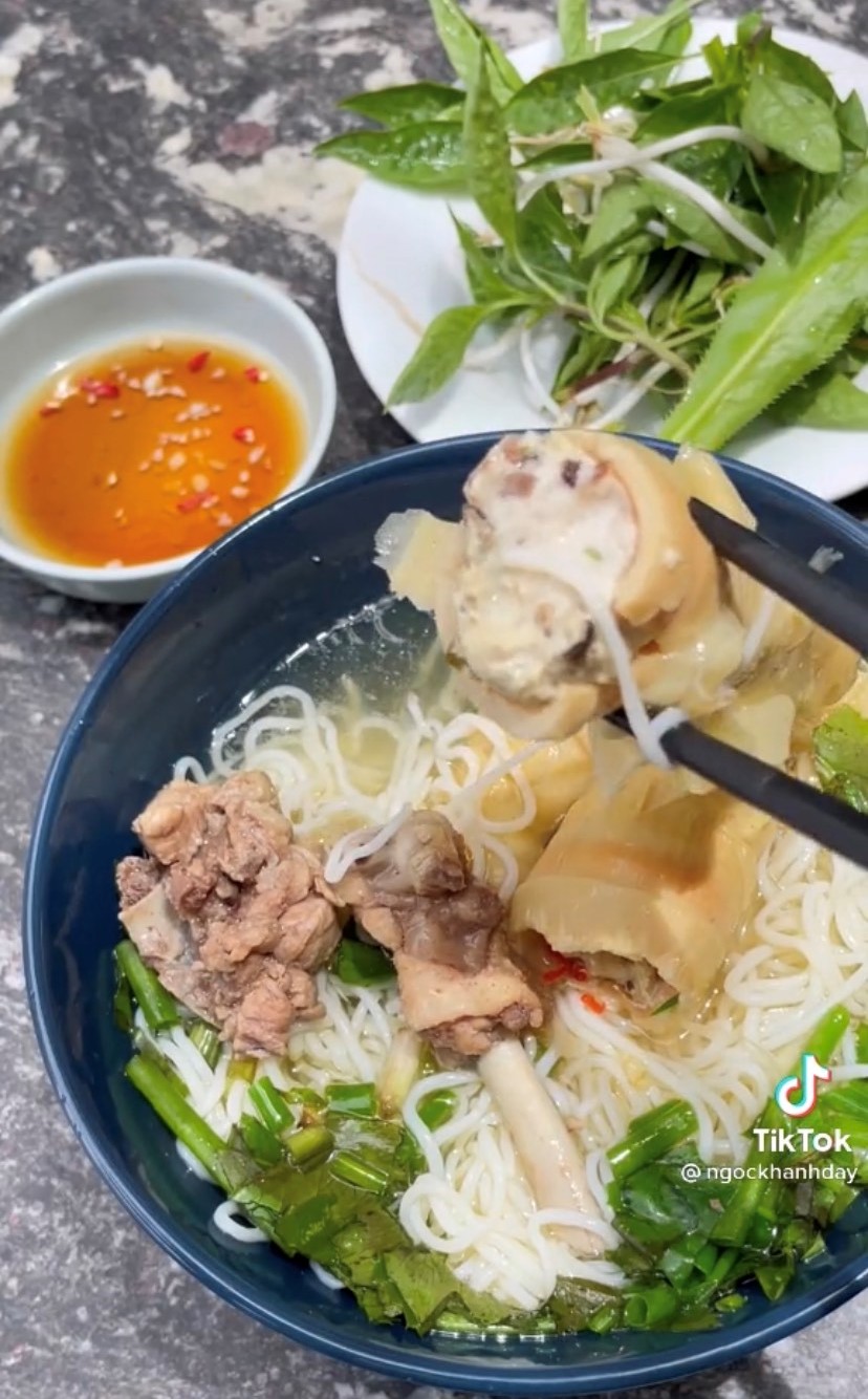 bua-toi-doi-vi-voi-bun-mang-moc-thanh-mat-healthy-tu-uc-ga bua-toi-doi-vi-voi-bun-mang-moc-thanh-mat-healthy-tu-uc-ga