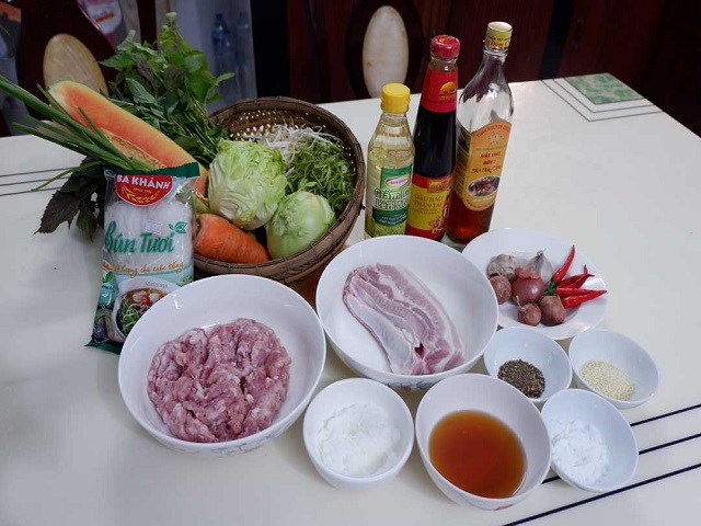 doi-bua-voi-bun-cha-chuan-vi-ha-noi-ngay-gian-cach doi-bua-voi-bun-cha-chuan-vi-ha-noi-ngay-gian-cach
