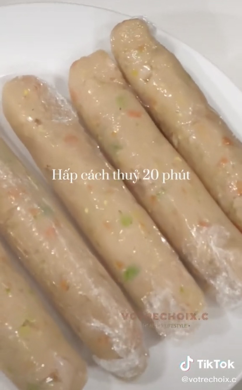 xuc-xich-rau-cu-cho-nguoi-an-kieng-giam-can-cuc-ki-de-tai-nha xuc-xich-rau-cu-cho-nguoi-an-kieng-giam-can-cuc-ki-de-tai-nha